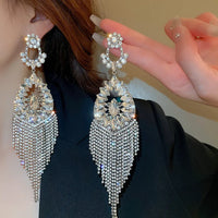Brincos com Flores e Franjas de Strass para Mulheres - Elegância e Personalidade