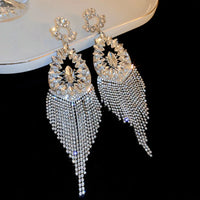 Brincos com Flores e Franjas de Strass para Mulheres - Elegância e Personalidade