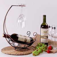 Suporte criativo para vinho em metal