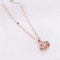 Lindo colar com pingente de cristal