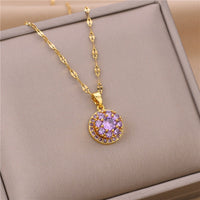 Lindo colar com pingente de cristal