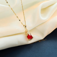 Lindo colar com pingente de cristal