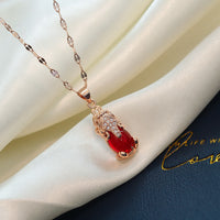 Lindo colar com pingente de cristal