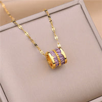 Lindo colar com pingente de cristal
