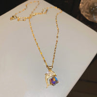 Lindo colar com pingente de cristal