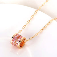 Lindo colar com pingente de cristal