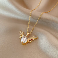Lindo colar com pingente de cristal