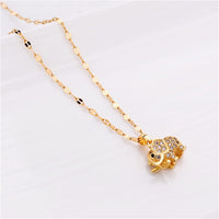 Lindo colar com pingente de cristal