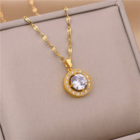 Lindo colar com pingente de cristal