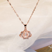 Lindo colar com pingente de cristal