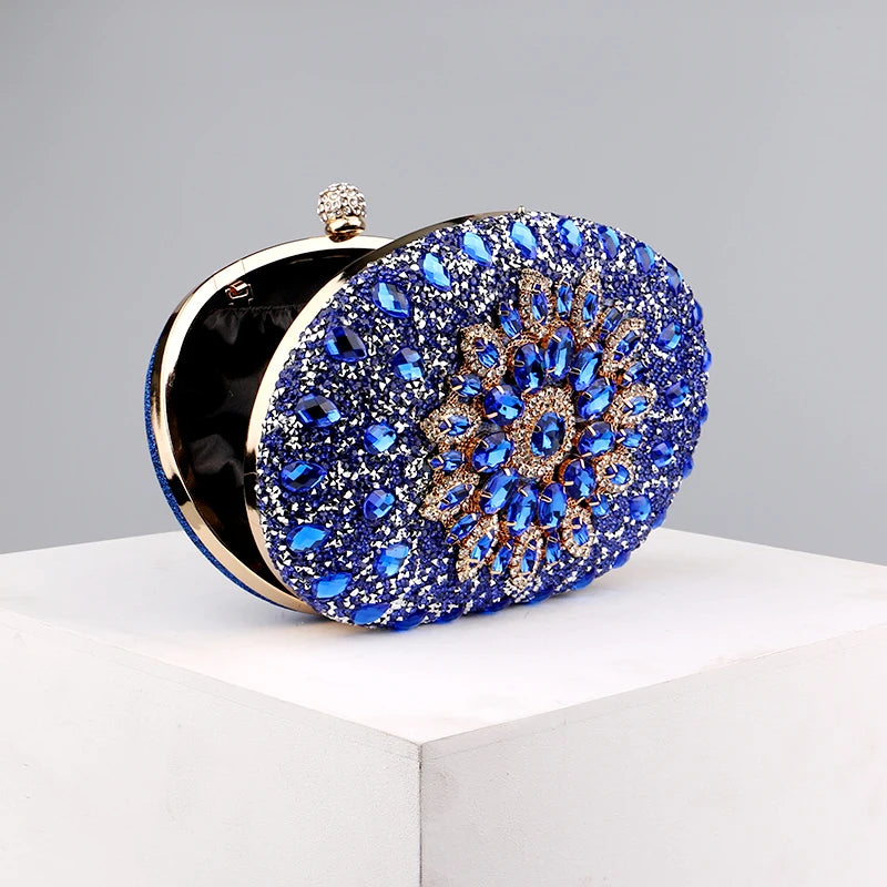 Clutch Luxuosa de Diamante 2024 – Elegância e Sofisticação à Sua Alcance!