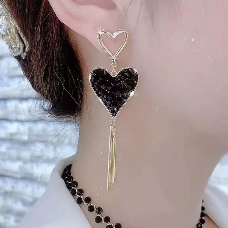 Brincos de coração elegante assimétrico retrô preto para mulheres 2023 nova moda