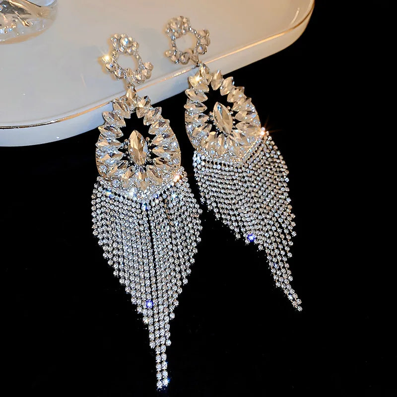 Brincos com Flores e Franjas de Strass para Mulheres - Elegância e Personalidade