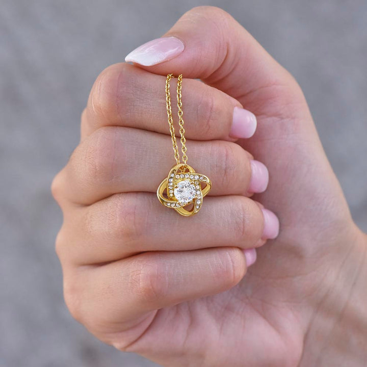 O Verdadeiro Símbolo do Amor Verdadeiro - Colar Fashion com Nó do Amor com Exclusivo Pingente na cor Prata e Ouro