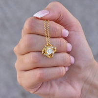 O Verdadeiro Símbolo do Amor Verdadeiro - Colar Fashion com Nó do Amor com Exclusivo Pingente na cor Prata e Ouro