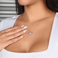 O Verdadeiro Símbolo do Amor Verdadeiro - Colar Fashion com Nó do Amor com Exclusivo Pingente na cor Prata e Ouro