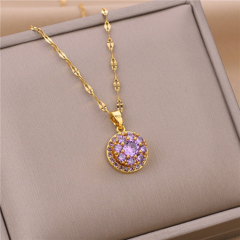 Lindo colar com pingente de cristal