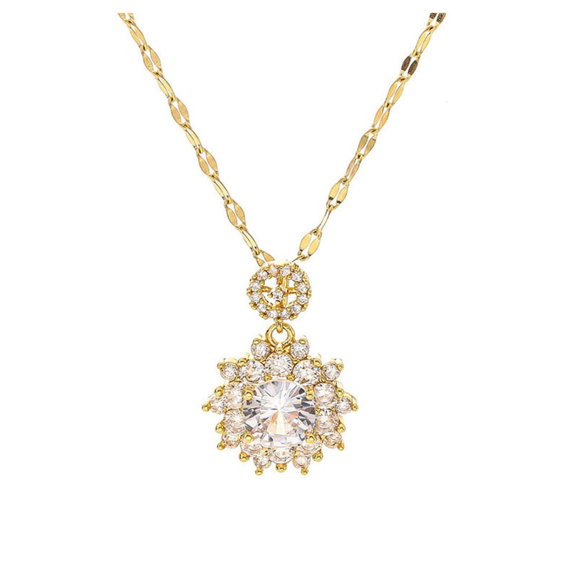 Lindo colar com pingente de cristal