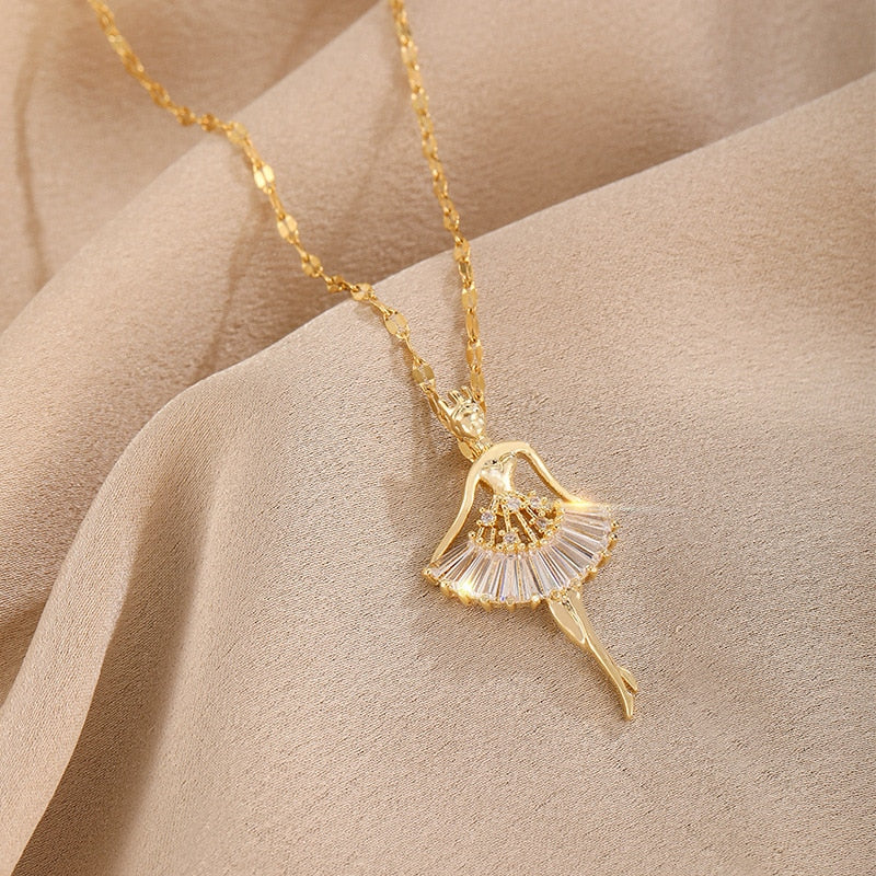 Lindo colar com pingente de cristal