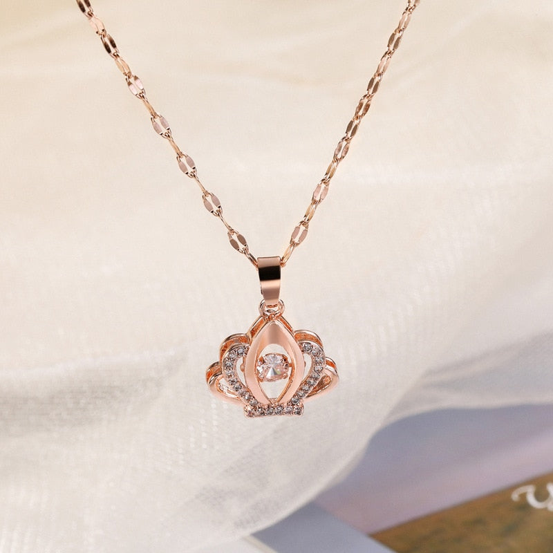 Lindo colar com pingente de cristal